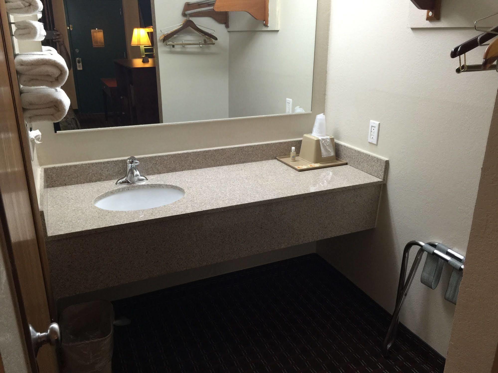 Executive Inn And Suites Dyersburg Ngoại thất bức ảnh